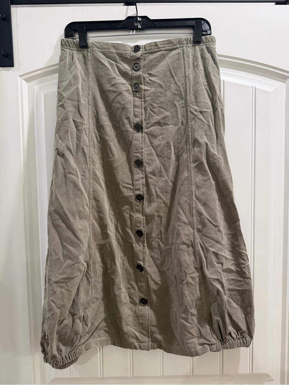 XCVI corduroy Women’s Button-Front Midi Skirt in Taupe size medium